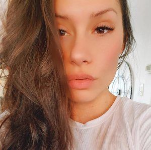 Meet your Posher, Émilie-mé